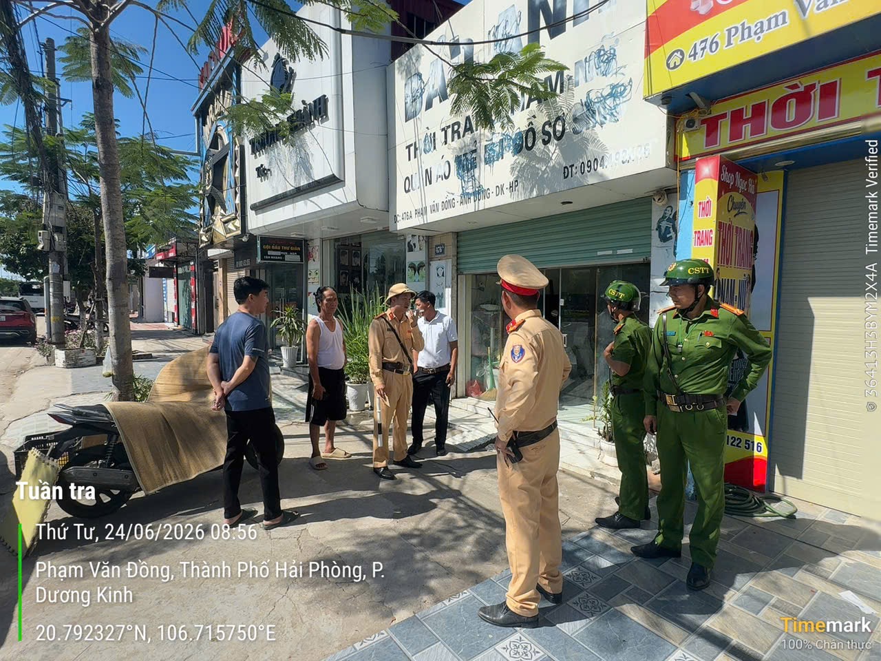 Công an phường Dương Kinh tăng cường tuần tra, kiểm tra bảo đảm trật tự công cộng trên tuyến đường Phạm Văn Đồng